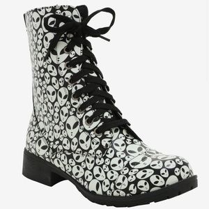 NWOT Women’s Hot Topic Glow in the Dark Alien Combat Boots